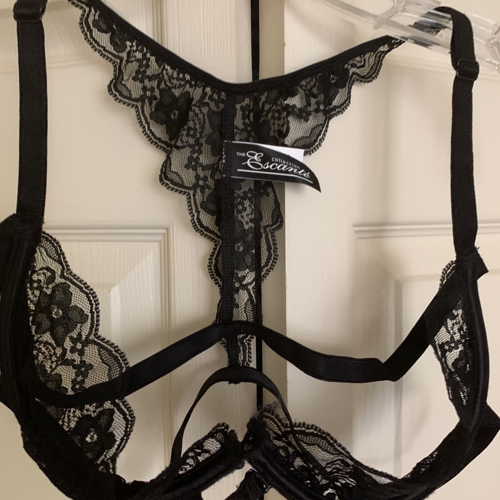 Escante Strappy lace bra. Sz 38